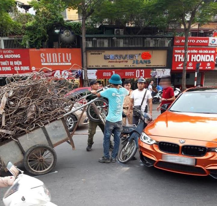 Hà Nội: Chở hàng cồng kềnh, xe kéo 