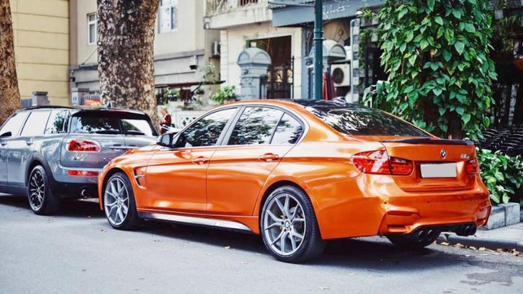 Xe sang BMW 3-Series độ M3 màu độc trước khi gặp tai nạn