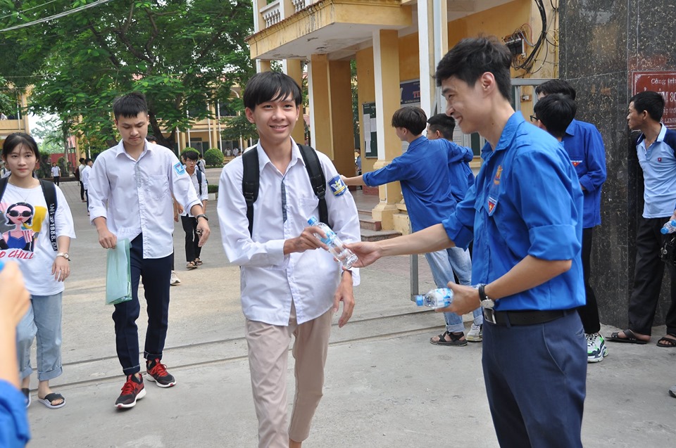 Đồng hành với 2.000 thí sinh huyện Mê Linh