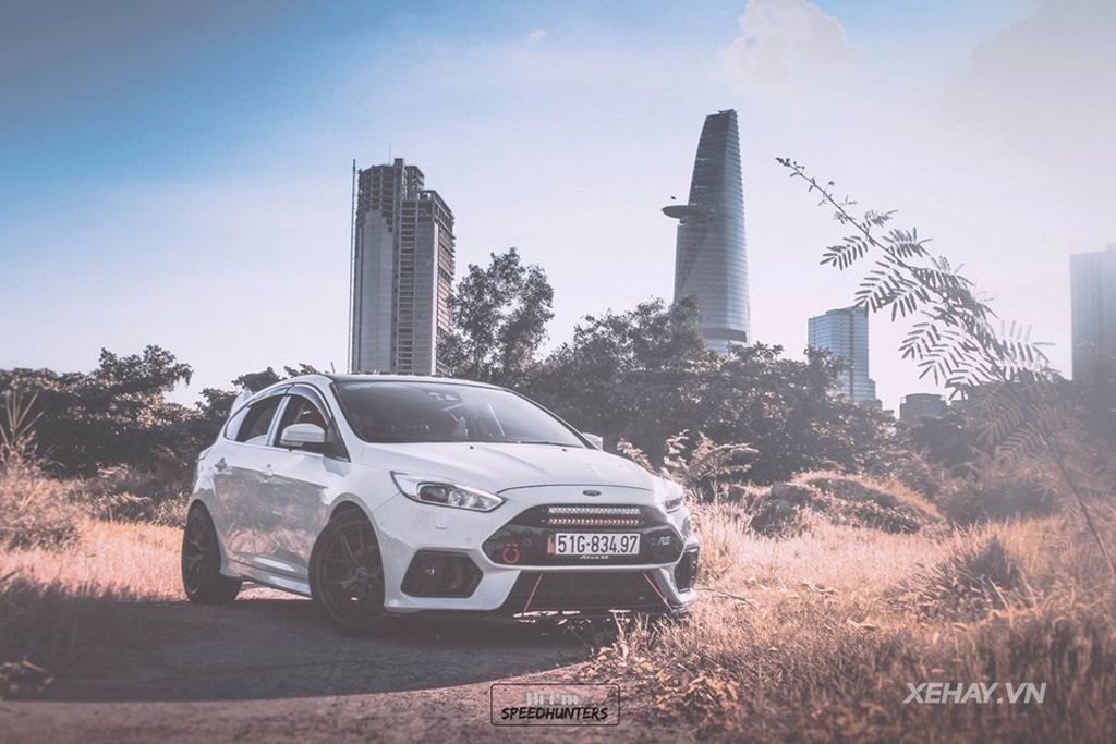 Cận cảnh xế Mỹ Ford Focus độ RS độc đáo bậc nhất tại Việt Nam