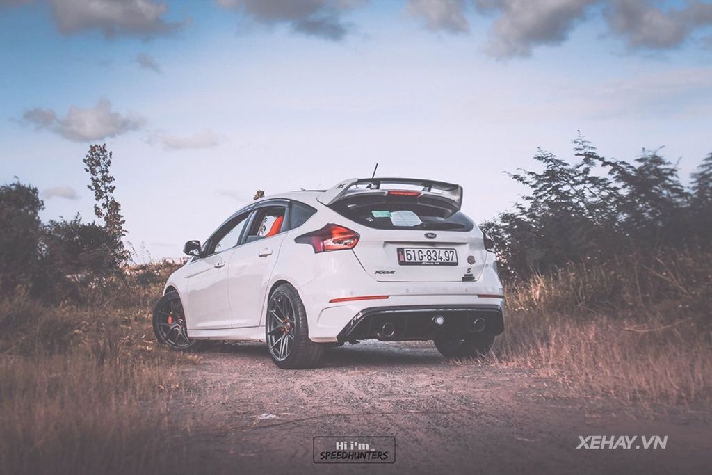Cận cảnh xế Mỹ Ford Focus độ RS độc đáo bậc nhất tại Việt Nam