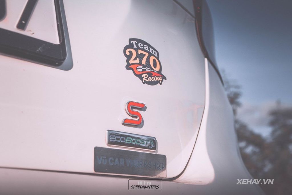Logo khối động cơ EcoBoost vẫn được chủ nhân giữ nguyên