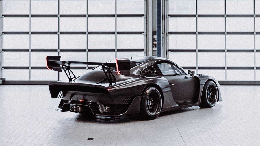 Porsche 935 2019 đẹp hút mắt với thân xe sợi carbon trần