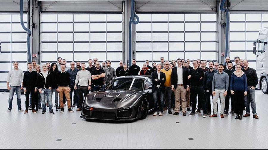 Porsche 935 2019 đẹp hút mắt với thân xe sợi carbon trần