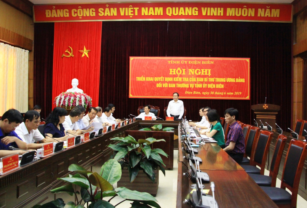 Quang cảnh buổi làm việc