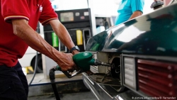 Giá xăng dầu tăng sau nhiều năm được trợ giá tại Venezuela