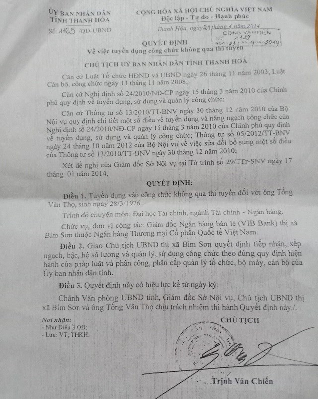 Quyết định tuyển dụng công chức không qua thi tuyển của ông Tống Văn Thọ do ông Trịnh Văn Chiến khi đó là Chủ tịch UBND tỉnh Thanh Hóa ký ban hành. Ảnh: Báo Dân trí