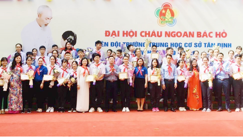 Tuyên dương 44 cháu ngoan Bác Hồ trường THCS Tân Định