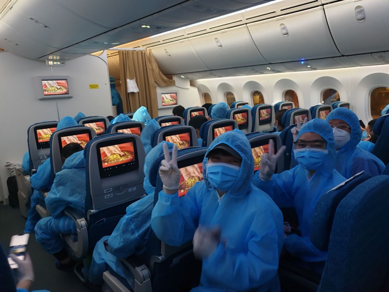 Tâm trạng phấn khởi của hành khách trên chuyến bay