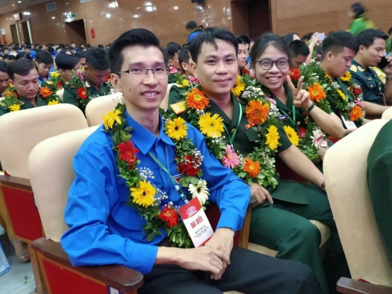 Nguyễn Ngọc Hà (đầu tiên) tham dự Đại hội Thanh niên tiên tiến làm theo lời Bác toàn quốc lần thứ VI