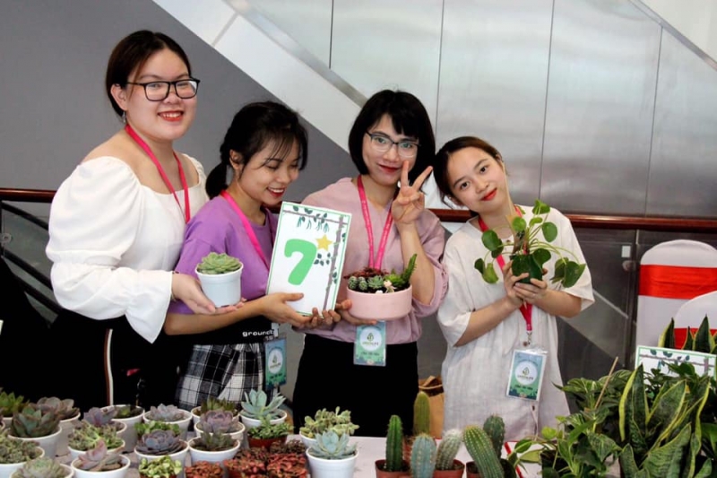Các sự kiện đổi rác lấy quà của Green Life luôn thu hút các bạn trẻ tham gia