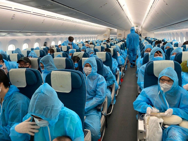 Toàn bộ hành khách được trang bị đồ bảo hộ toàn thân trong suốt quá trình bay