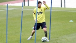 Barca tiết lộ nguyên nhân khiến Messi phải tự tập một mình