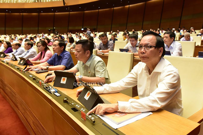 Các đại biểu Quốc hội bấm nút biểu quyết tại Kỳ họp thứ 9 (Ảnh: Quochoi.vn)