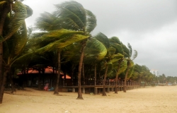 Áp thấp nhiệt đới vào biển Đông, khả năng mạnh lên thành bão