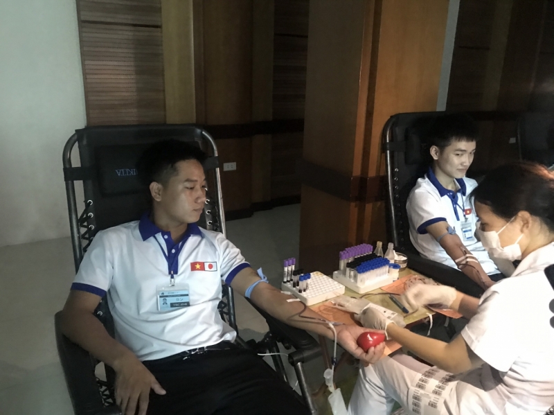 Đoàn viên, thanh niên, sinh viên trường Cao đẳng Cơ điện Hà Nội hiến máu tình nguyện