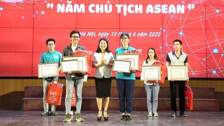 Sinh viên Nhân văn giành giải Nhất cuộc thi Rung chuông vàng “Năm Chủ tịch ASEAN