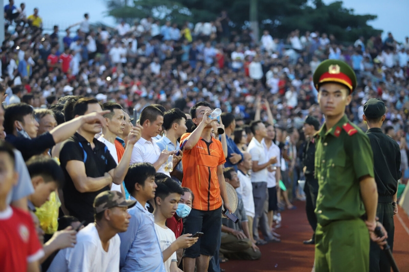 Lực lượng an ninh sau đó đã mất nhiều thời gian để ổn định tình hình.