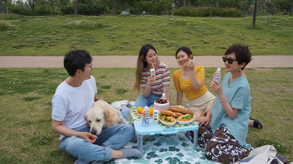 Các sản phẩm sữa đậu nành hạt và trà sữa của Vinamilk đến tay người tiêu dùng Hàn Quốc