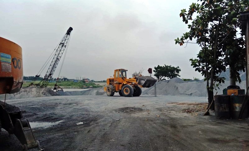 Hà Nội: Nhiều bãi trung chuyển vật liệu xây dựng gây nguy cơ sạt lở bờ sông