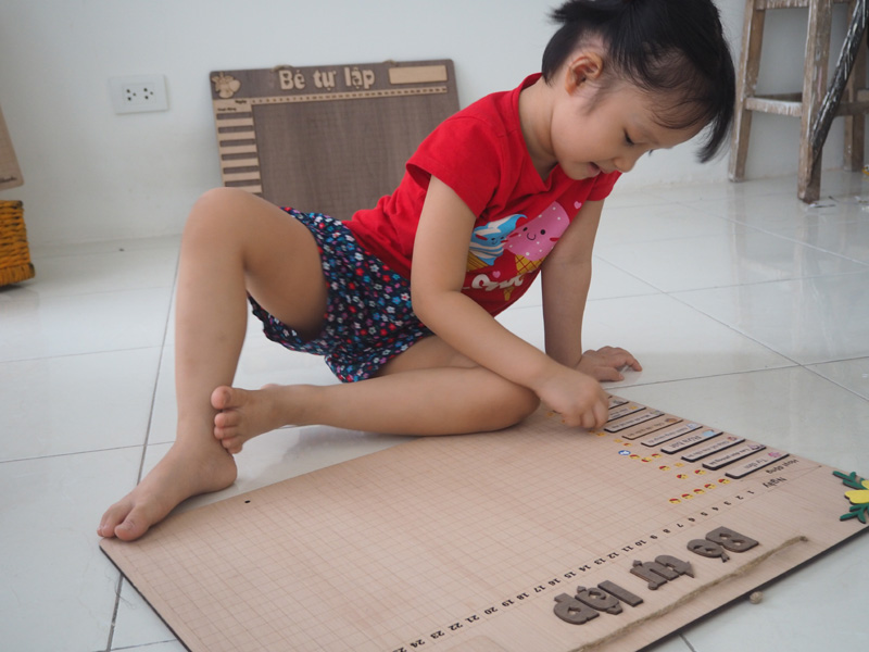 Sản phẩm giáo dục Montessori giúp trẻ rèn thói quen tự giác