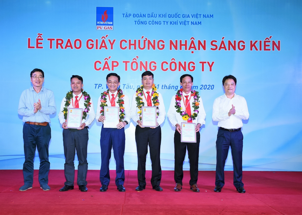 Công ty DVK, KĐN và KVT: Trao chứng nhận 22 sáng kiến năm 2019