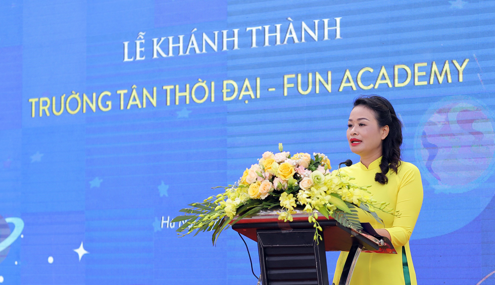 Bà Phạm Thị Lam - Chủ tịch HĐQT phát biểu tại Lễ khánh thành trường mầm non, tiểu học Tân Thời Đại Fun Academy