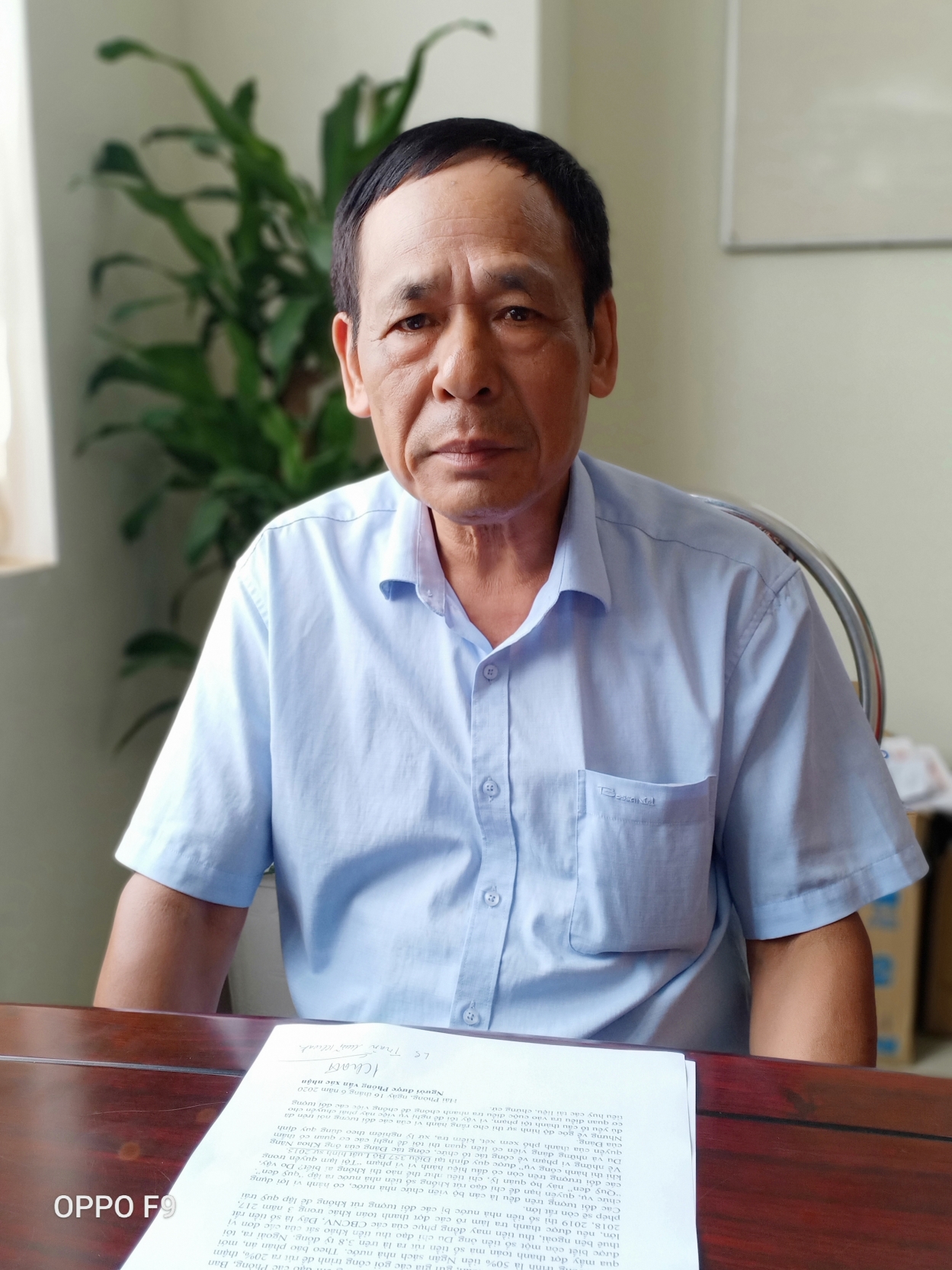 Luật sư Trần Hữu Khoát, làm việc với phóng viên báo Tuổi trẻ Thủ đô (Ảnh: Quang Chiến)