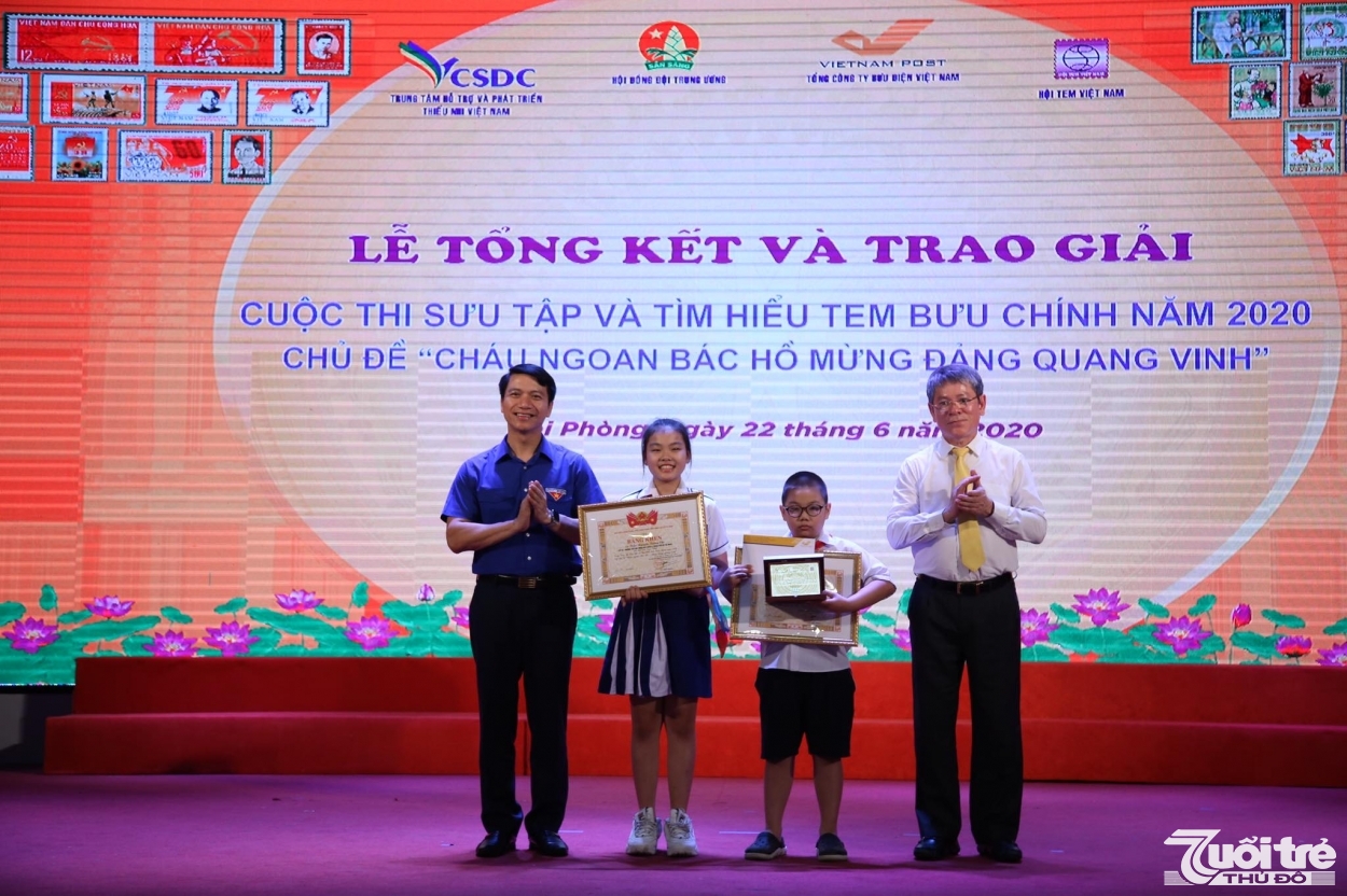 Hai giải Nhất thuộc về các em Lê Hoàng, lớp 3C2, trường Tiểu học Võ Thị Sáu (thành phố Hải Phòng) và Trần Nguyễn Tường Chi, lớp 5/4 trường Tiểu học Minh Đạo (Thành phố Hồ Chí Minh)