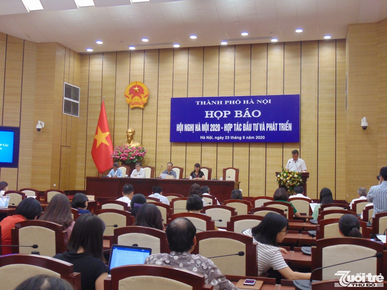 Đồng chí Võ Tuấn Anh, Phó Chánh Văn phòng UBND thành phố Hà Nội tin về Hội nghị “Hà Nội 2020 - Hợp tác Đầu tư và Phát triển” tại buổi họp báo
