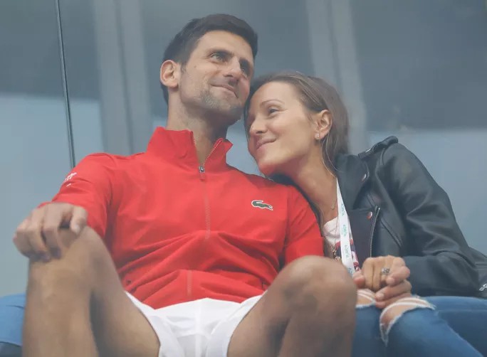 Djokovic và vợ Jelena cùng được xác định nhiễm virus SARS-CoV-2.