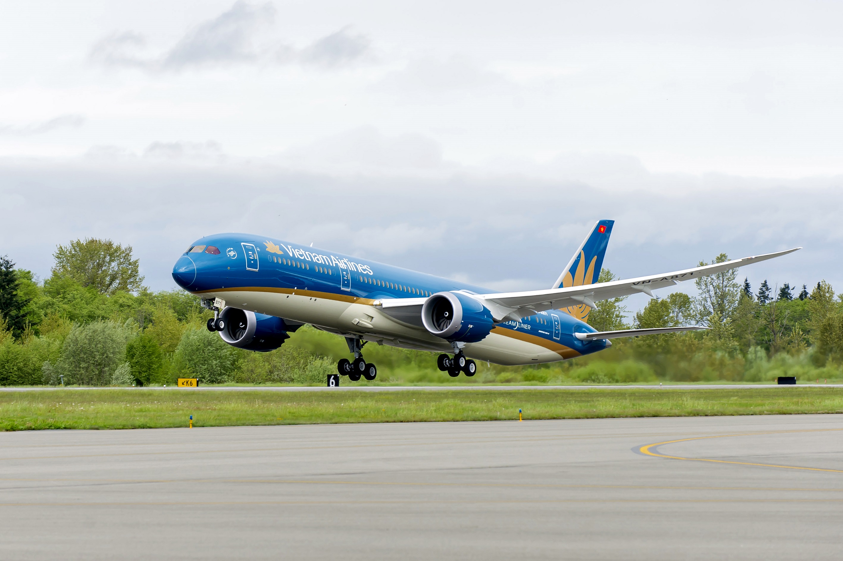 Hàng nghìn ưu đãi vé máy bay, gói du lịch hấp dẫn tại “Vietnam Airlines Festa - Hè vẫy gọi”