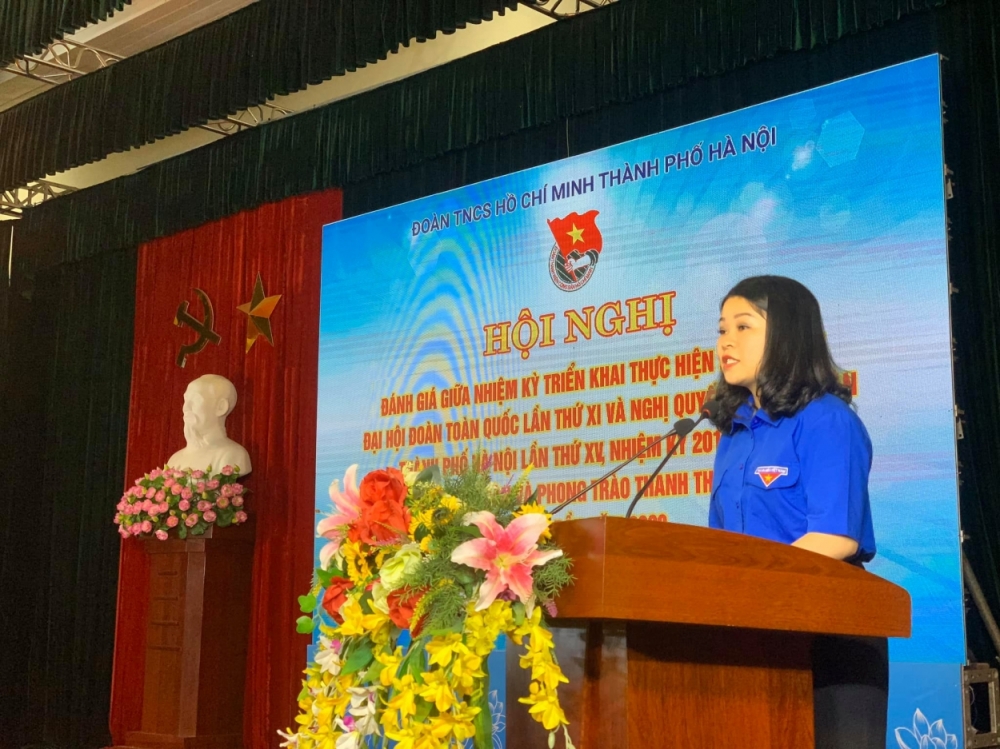 Đồng chí Chu Hồng Minh, UV BCH Trung ương Đoàn, Phó Bí thư Thường trực Thành đoàn, Chủ tịch Hội Sinh viên Việt Nam thành phố Hà Nội trình bày báo cáo tại Hội nghị
