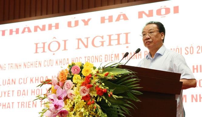 GS. TS Phùng Hữu Phú, Phó Chủ tịch Thường trực Hội đồng Lý luận Trung ương phát biểu tại hội nghị