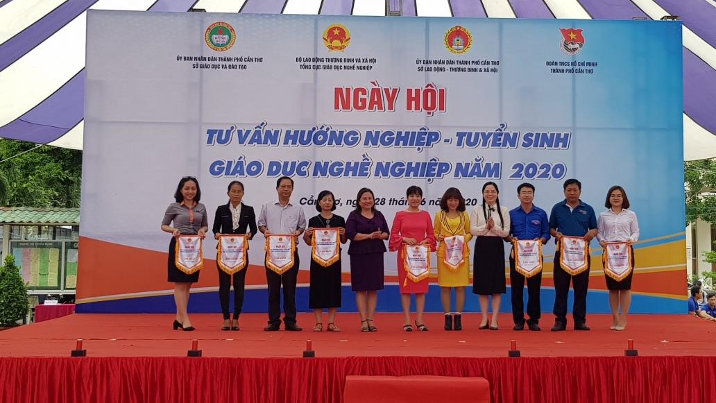 3.000 bạn trẻ được tư vấn hướng nghiệp