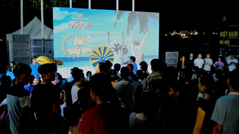 Hàng nghìn người dân Thủ đô tham dự Vietnam Airlines Festa tháng 6