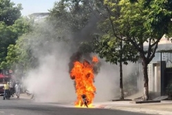 Quảng Nam: Đang lưu thông trên đường, một xe máy bất ngờ bốc cháy