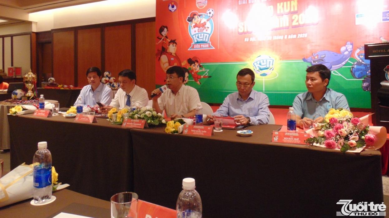Ban Tổ chức Giải bóng đá Nhi đồng toàn quốc (U11) cúp Kun Siêu Phàm 2020 giao lưu cùng các cầu thủ nhí