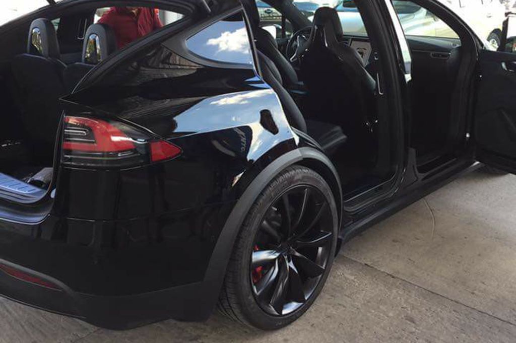 SUV điện Tesla Model X P100D thứ hai về nước, chứng tỏ sức hút với khách hàng Việt