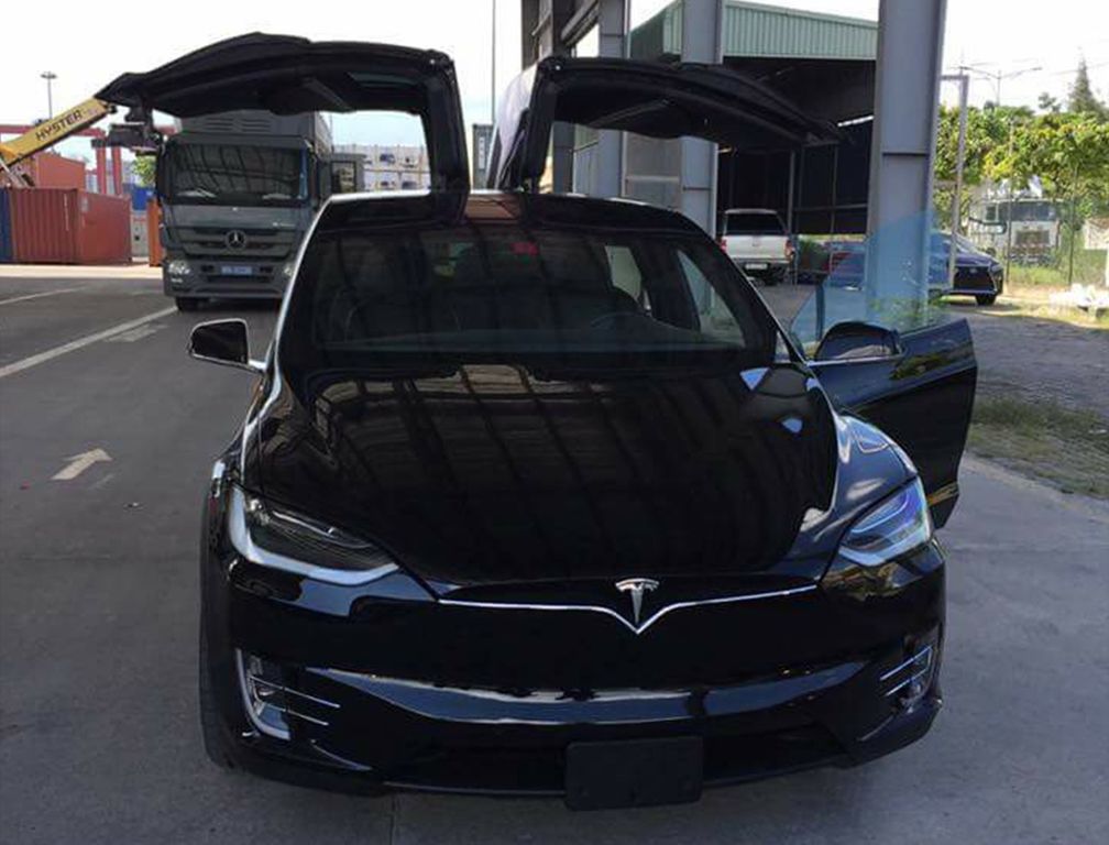 SUV điện Tesla Model X P100D thứ hai về nước, chứng tỏ sức hút với khách hàng Việt
