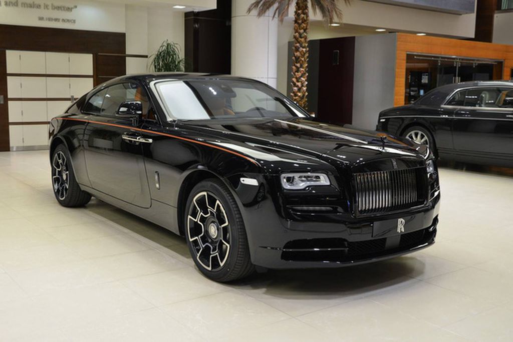 Ngắm nhìn nội thất “rực lửa” của chiếc Rolls-Royce Wraith Black Badge tại Abu Dhabi