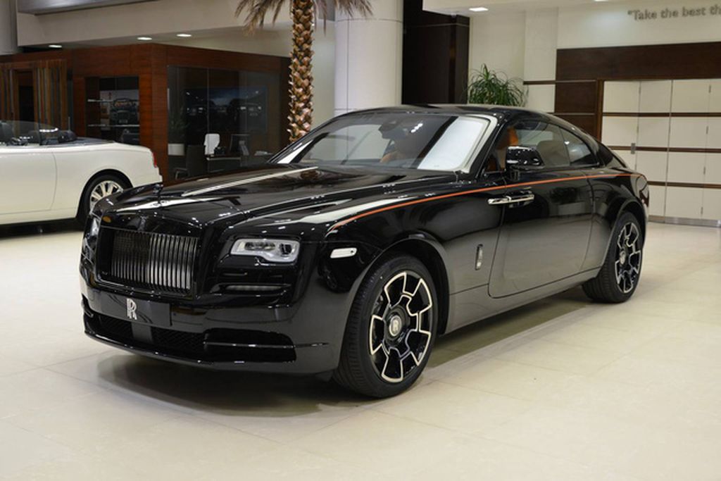 Ngắm nhìn nội thất “rực lửa” của chiếc Rolls-Royce Wraith Black Badge tại Abu Dhabi