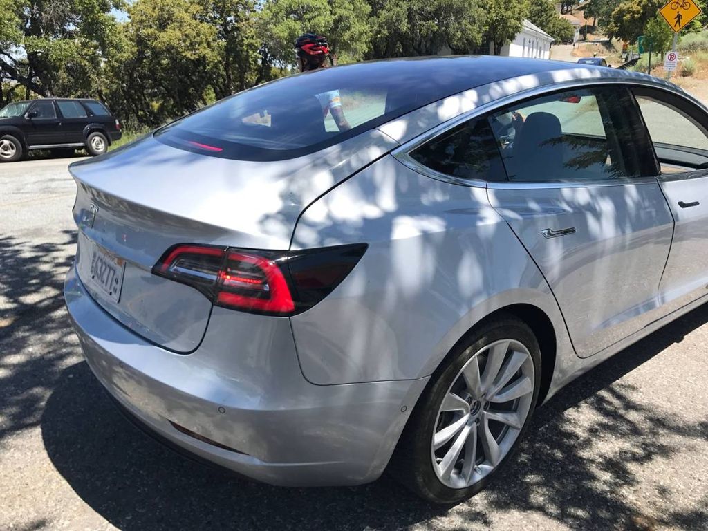 Những chiếc Tesla Model 3 đầu tiên sẽ đến tay khách hàng vào ngày 28/7/2017