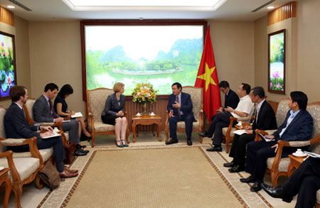 Phó Thủ tướng Vương Đình Huệ tiếp Đại sứ các nước
