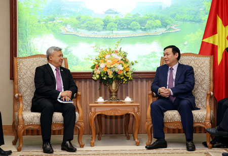 Phó Thủ tướng Vương Đình Huệ tiếp Đại sứ các nước
