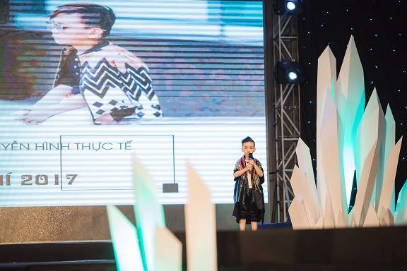 Đắm đuối ngắm những mẫu nhí siêu dễ thương trình diễn thời trang