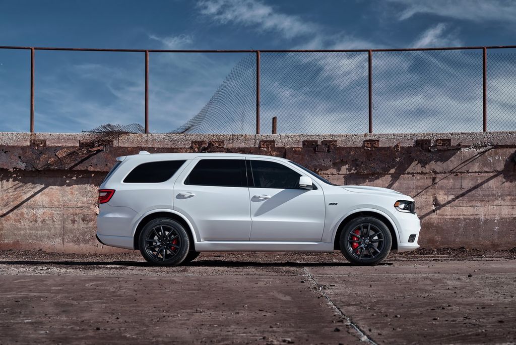 Dodge Durango SRT 2018 475 mã lực có giá bán khởi điểm từ 1,43 tỷ VNĐ