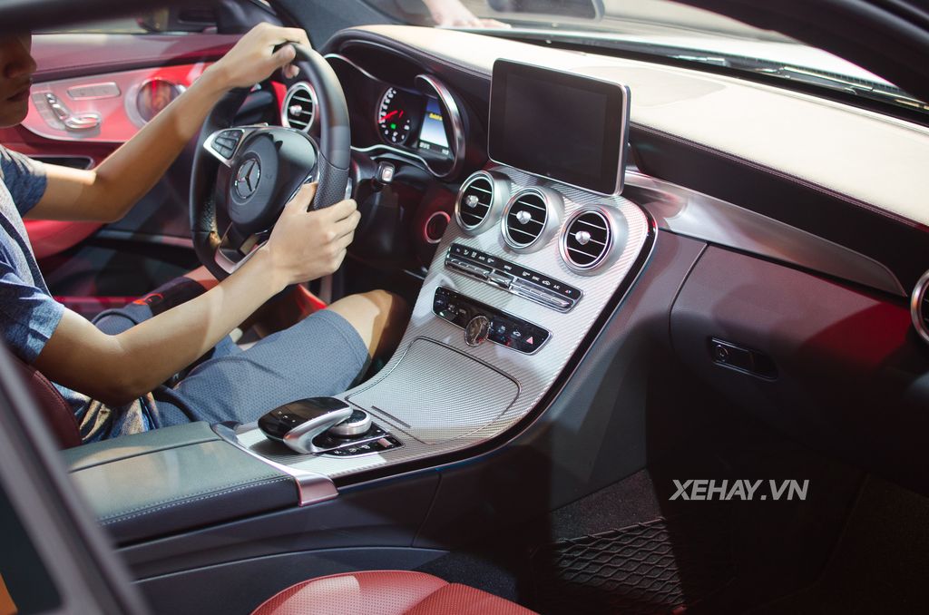 Cận cảnh Mercedes-AMG C43 4Matic Coupe tại Mercedes Fascination 2017