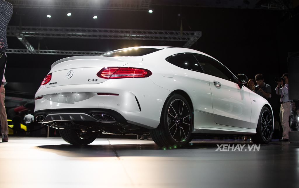 Cận cảnh Mercedes-AMG C43 4Matic Coupe tại Mercedes Fascination 2017