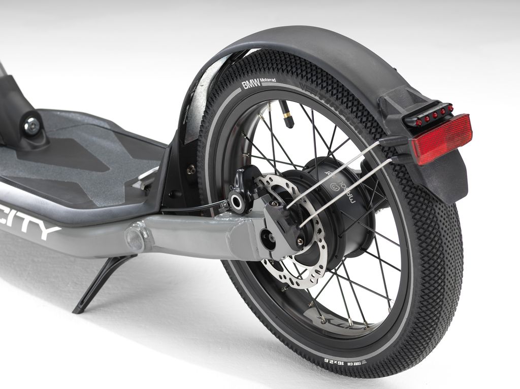 BMW Motorrad X2City - scooter điện nhỏ gọn, tiện dụng dành cho đô thị đông đúc